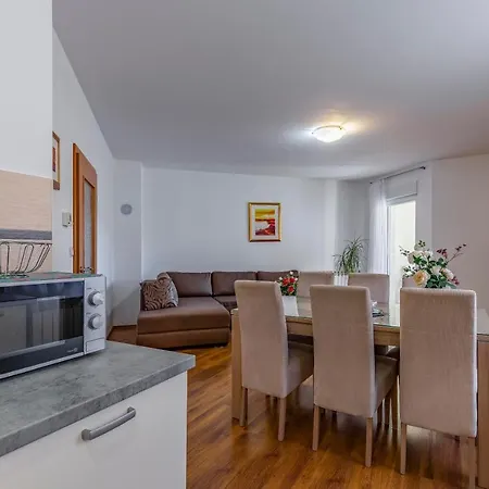 Appartement Istriensonne - Veruda Mit Grillterrasse Pula