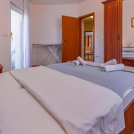 Appartement Istriensonne - Veruda Mit Grillterrasse Pula