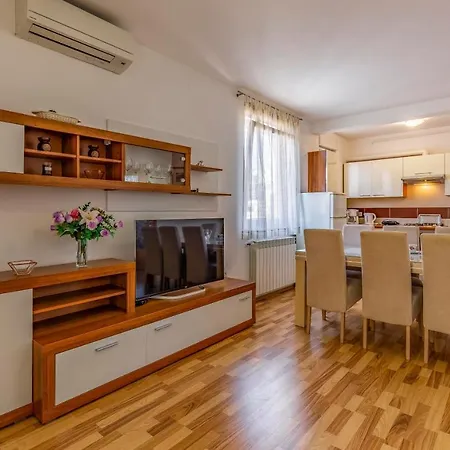 Istriensonne - Veruda Mit Grillterrasse Pula