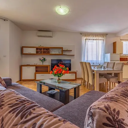 Appartement Istriensonne - Veruda Mit Grillterrasse Pula