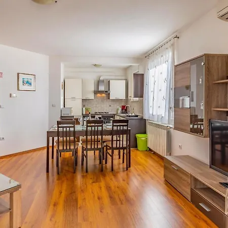 Daire Istriensonne - Veruda Mit Grillterrasse Pula