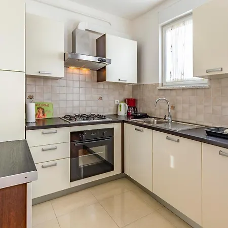 Appartement Istriensonne - Veruda Mit Grillterrasse Pula