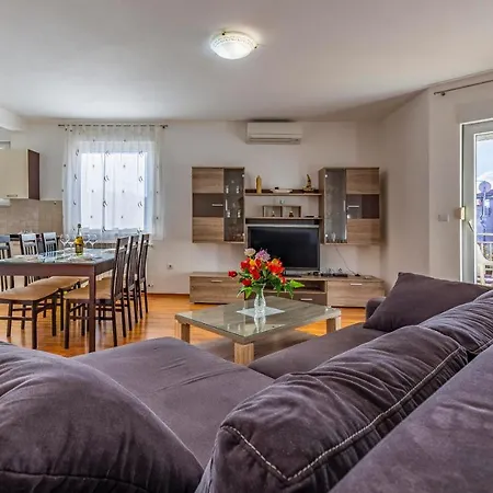 Istriensonne - Veruda Mit Grillterrasse Appartement Pula